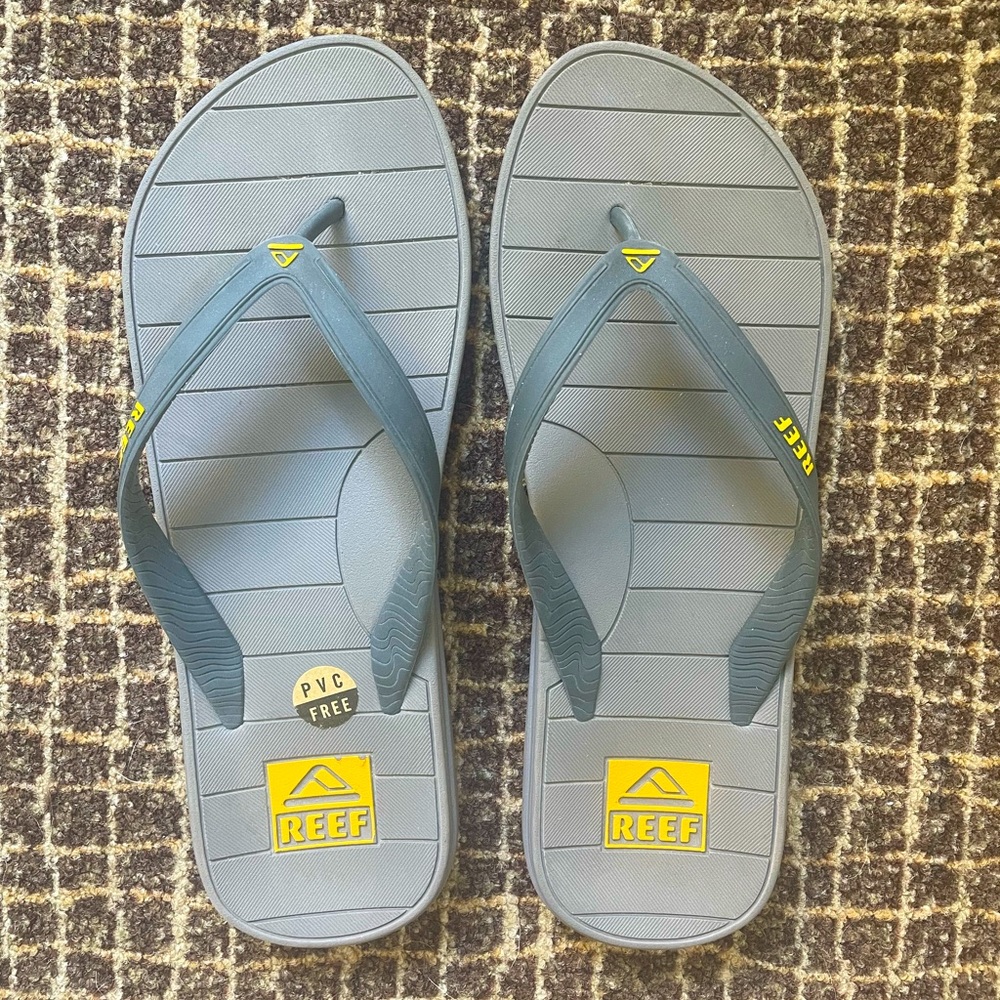 REEF men’s flip flops Sz 12